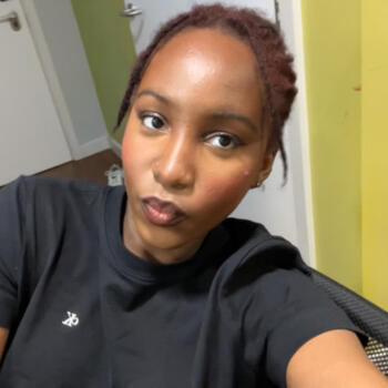 Babysitter Nottingham: Noura