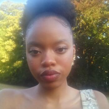 Babysitter in La Celle-Saint-Cloud: Shanice