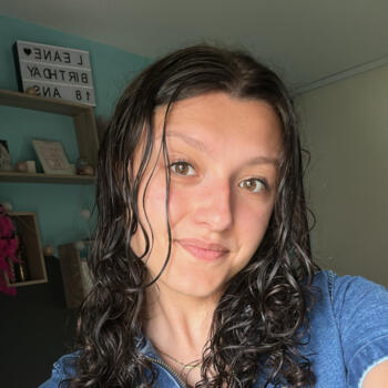 Babysitter in Ceyzérieu: Léane