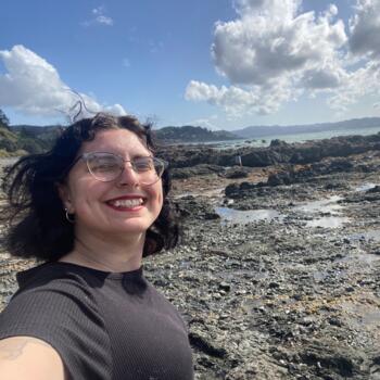 Babysitter in Tauranga: Phoenix