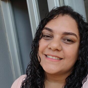 Babysitter Caieiras: Beatriz