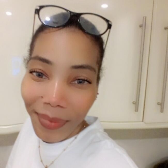 Babysitter in London: Nicole