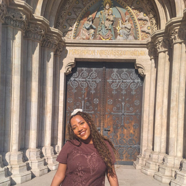 Babysitter in Yavné: Assrebev