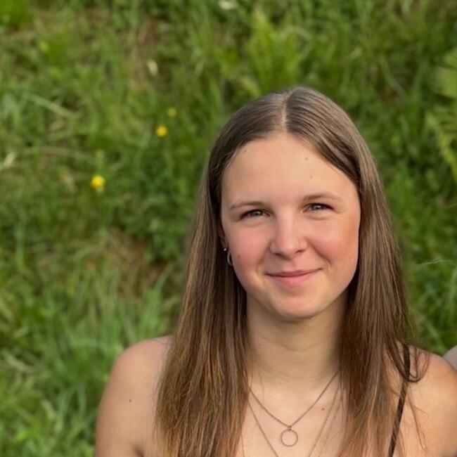 Babysitter in Libin: Julie
