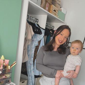 Babysitter in Heckmondwike: Ellie