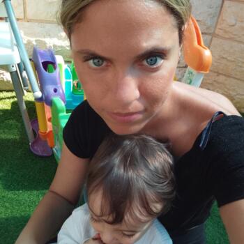 Babysitter Tel Aviv: טובה