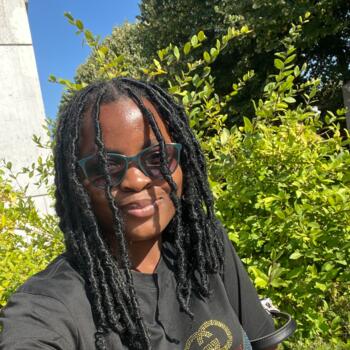 Babysitter in Mont-Saint-Aignan: Elodie