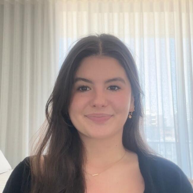 Babysitter in Gold Coast: Jasmine