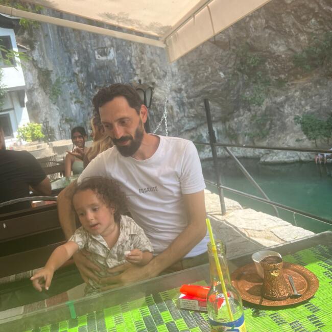 Oppaswerk in Rotterdam: Adel en Dina