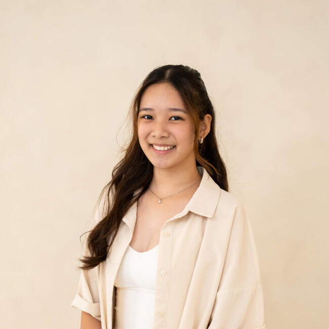 Babysitter in Singapore: Jomin