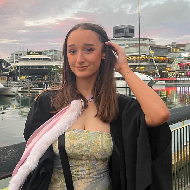 Babysitter in Auckland: Jade