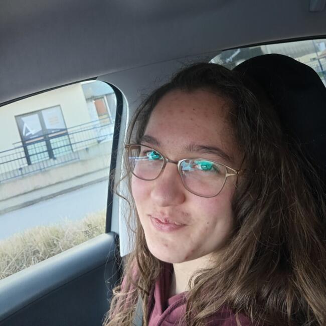 Babysitter in La Houssoye: Lucie