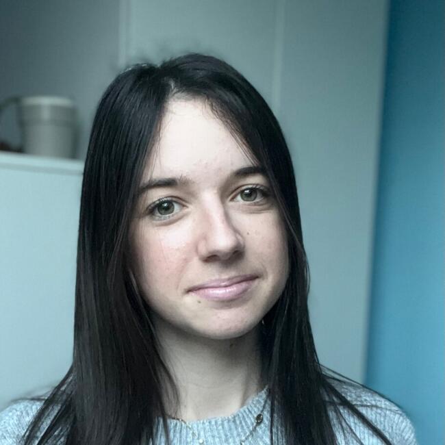 Babysitter in Saint-Denis-en-Val: Laura