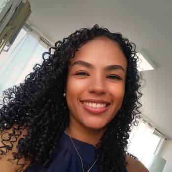 Babysitter Queimados: Karolayne