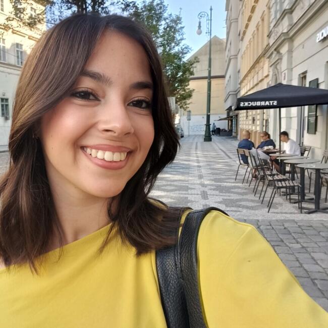 Babysitter in Seville: Abril De María