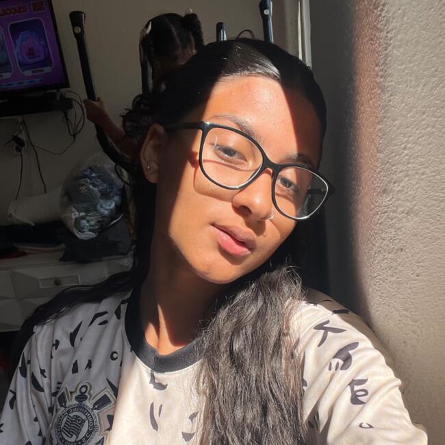 Babysitter em Almada: Nicolly