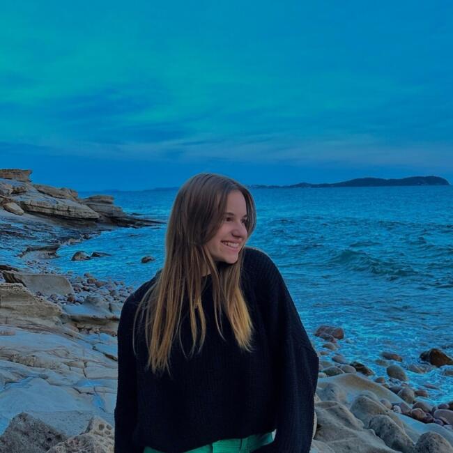 Babysitter in Saint-Andiol: Julie