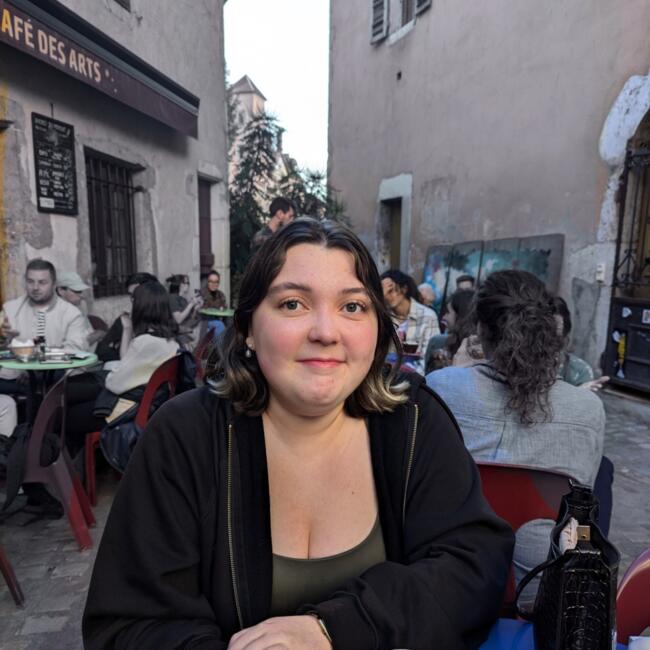 Babysitter in Annecy: Emi