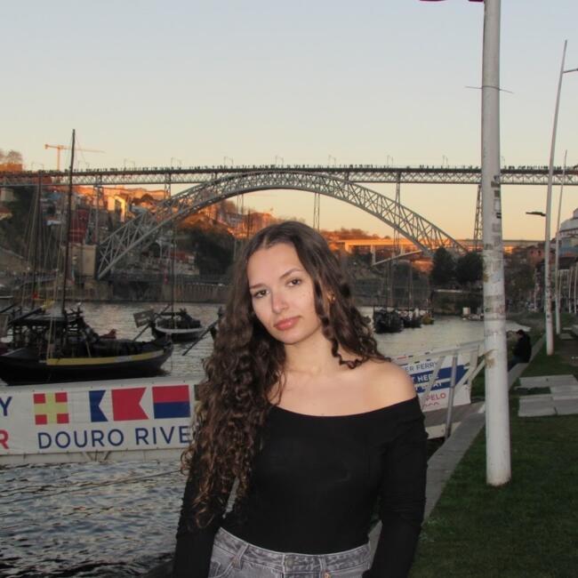 Babysitter in Maia: Leticia