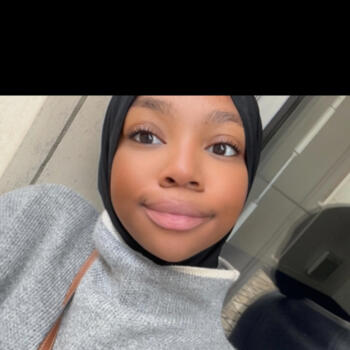 Babysitter in Saint-Pryvé-Saint-Mesmin: Layne