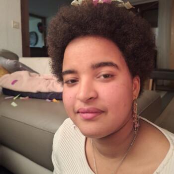 Baby-sitter in Bellevue: Aëlys