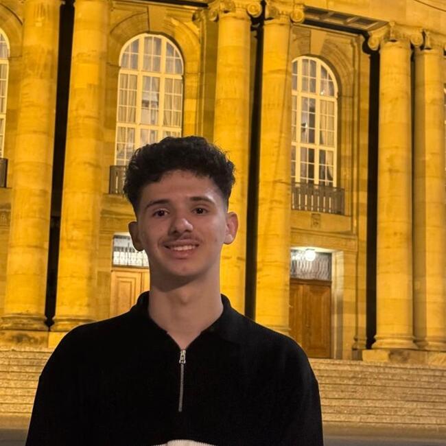 Babysitter in Coudekerque-Branche: Yahya