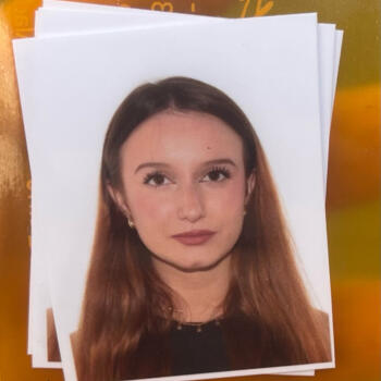 Babysitter in Pavia: Nicole