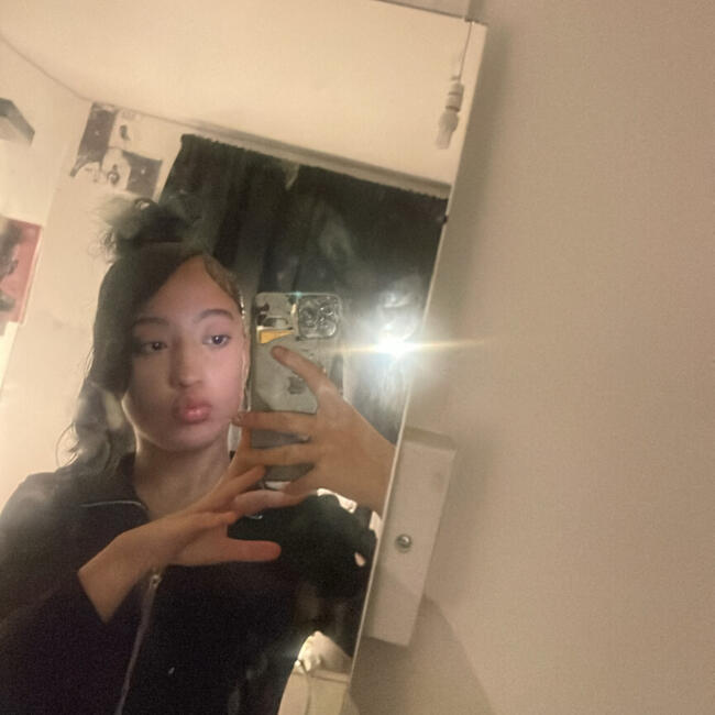 Babysitter in London: Mina