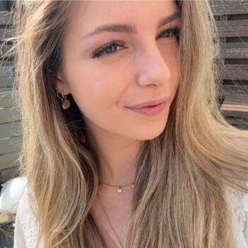 Babysitter in Zuidland: Anouk