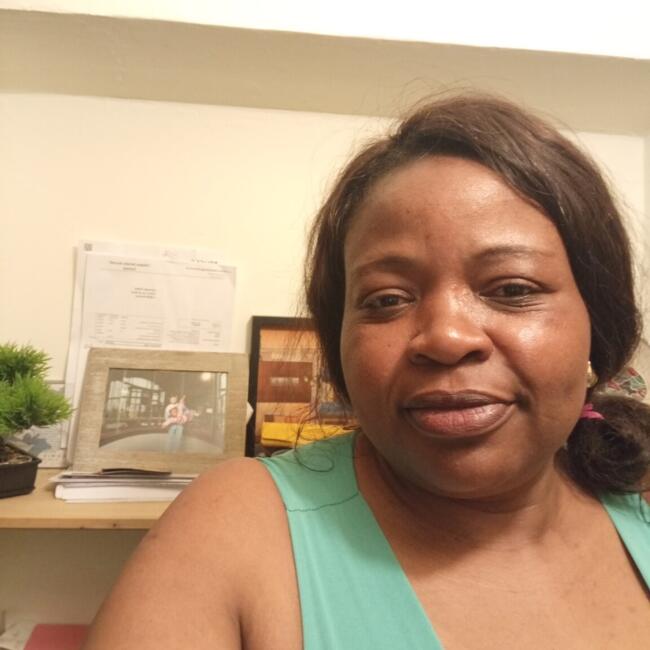 Babysitter in Aarlen: Félicité