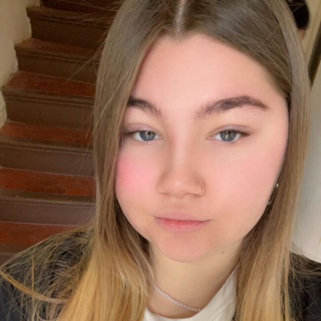 Babysitter in Toulon: Louna