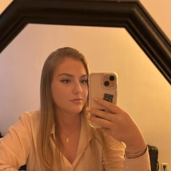 Babysitter in Le Luc: Élyne