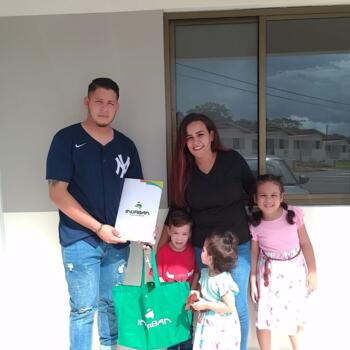 Babysitting job in Las Lomas: babysitting job Arbee