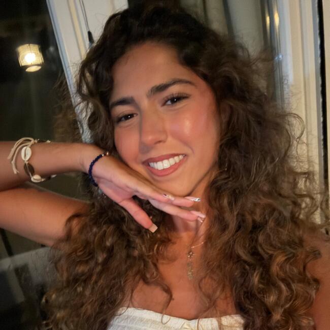 Babysitter in Créteil: Hana