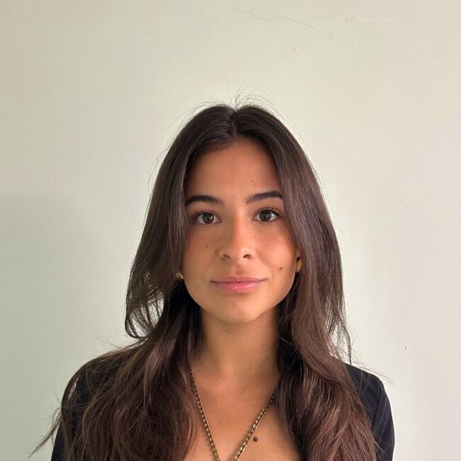 Babysitter in Puteaux: Claudia