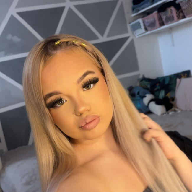 Babysitter in Dour: Louna