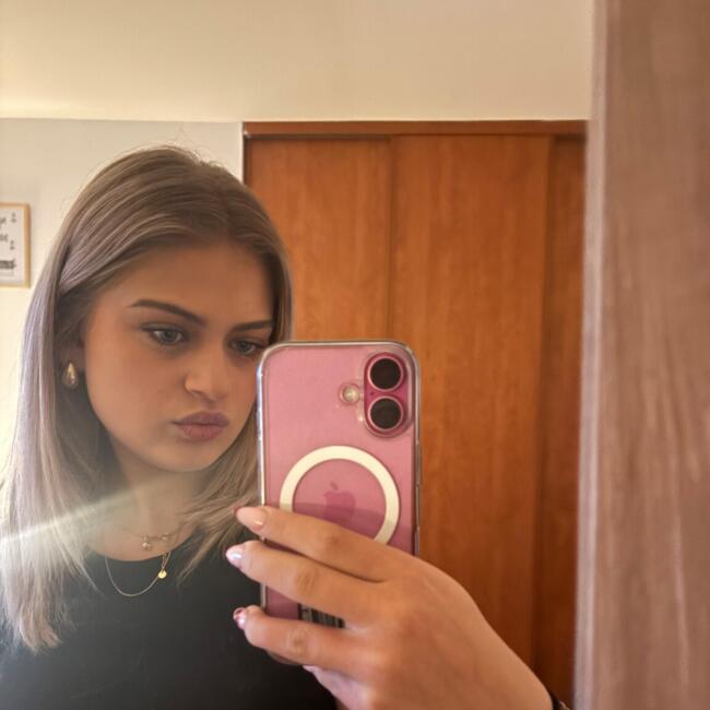 Babysitter in Mont-Saint-Éloi: Chloe