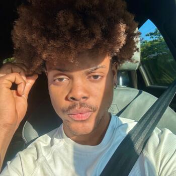 Babysitter in Forest: Silento Descartes