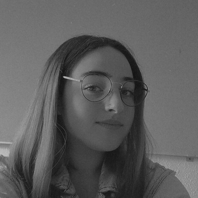 Babysitter in Troyes: Youna