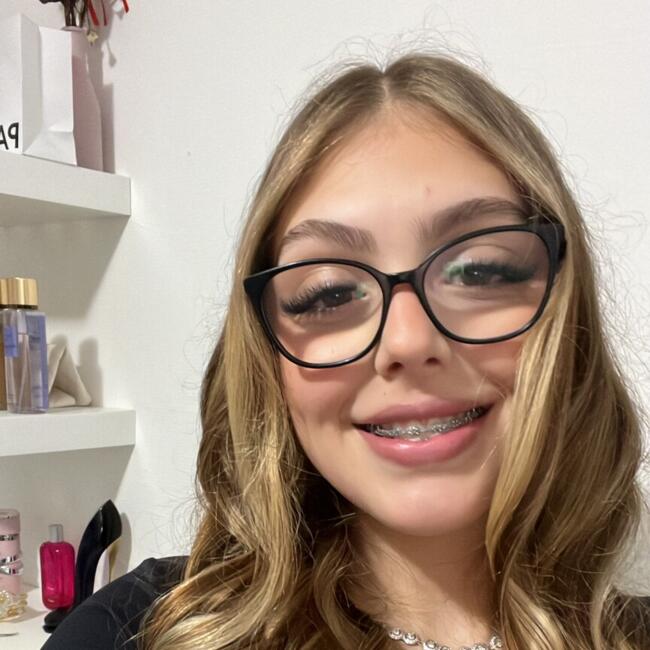 Babysitter in Almada: Rania