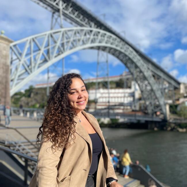 Babysitter in Caneças: Bruna