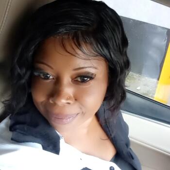 Babysitter in Moores: Shereka