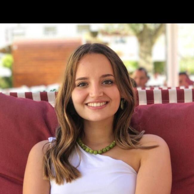 Babysitter in Lisbon: Patricia