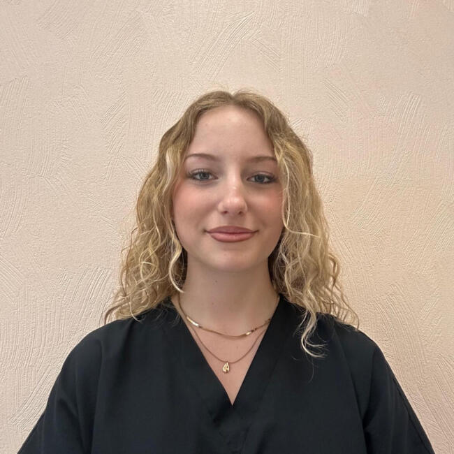 Babysitter in Aire-la-Ville: Aline