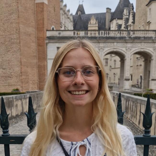 Babysitter in Melbourne: Cindy