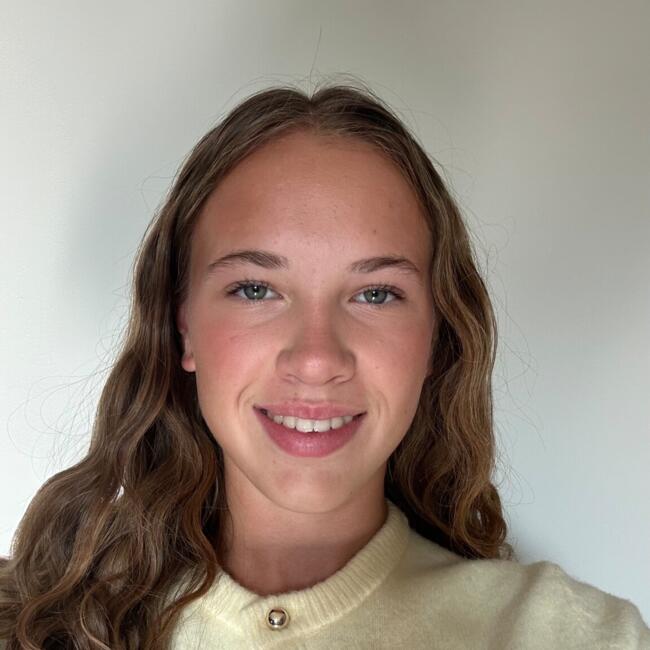 Babysitter in Offekerque: Silia