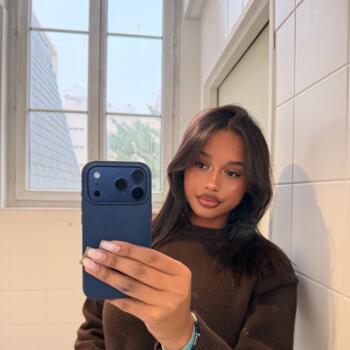 Babysitter in Paris: Emma