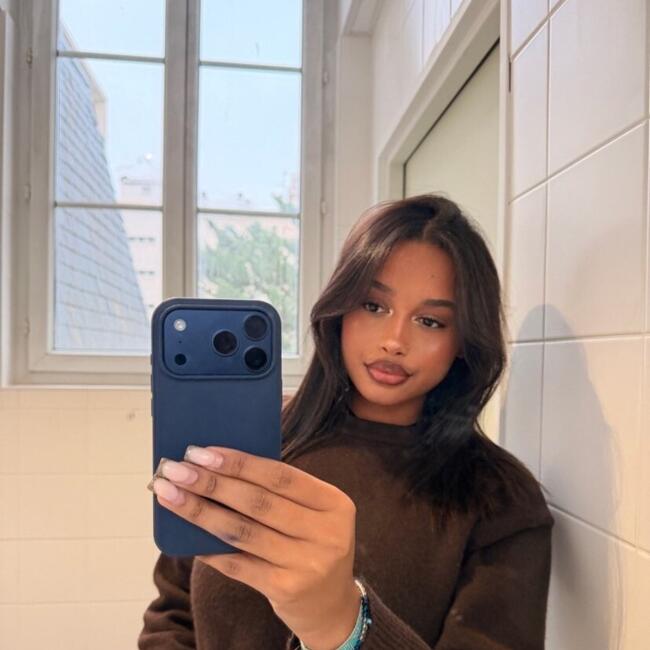 Babysitter in Paris: Emma