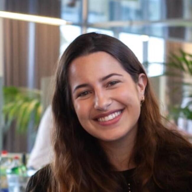 Oppas in Amsterdam: Nadira