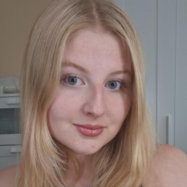 Babysitter in Reading: Evie